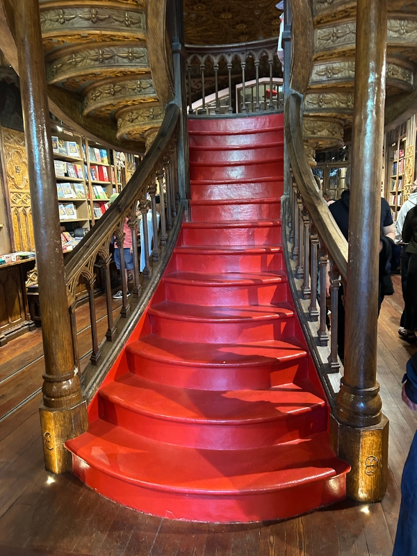 Mooiste boekenwinkel van Porto: