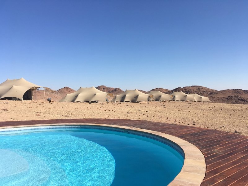 Tijdens een rondreis door Namibië heb je de keuze uit de meest geweldige lodges met zwembad